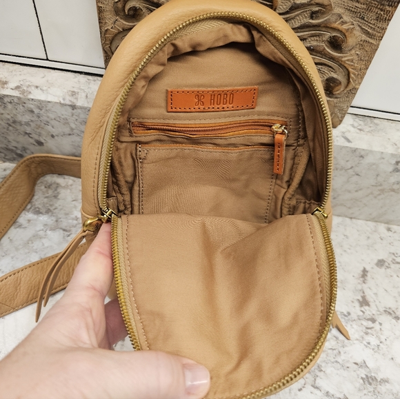 HOBO Convertible Fern Tan Leather Women's Sling - Picture 5 of 6